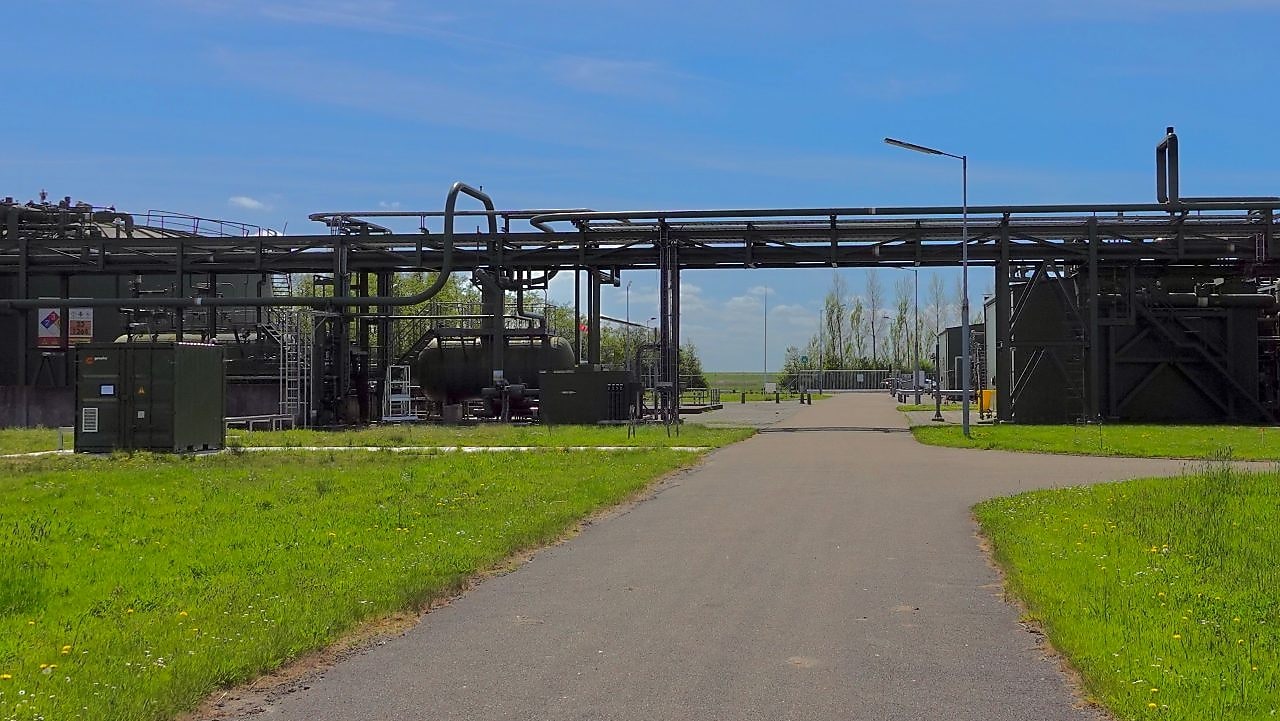 Nachtfoto van productieplatform