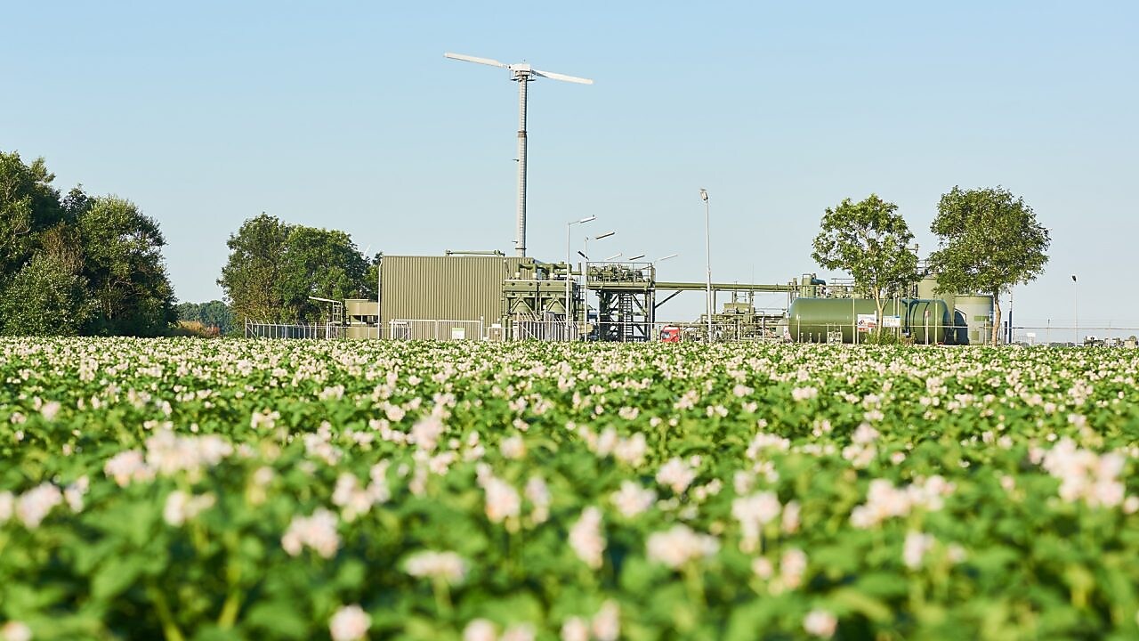 Gaswinningslocatie in landschap