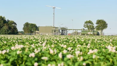 Gaswinningslocatie in landschap