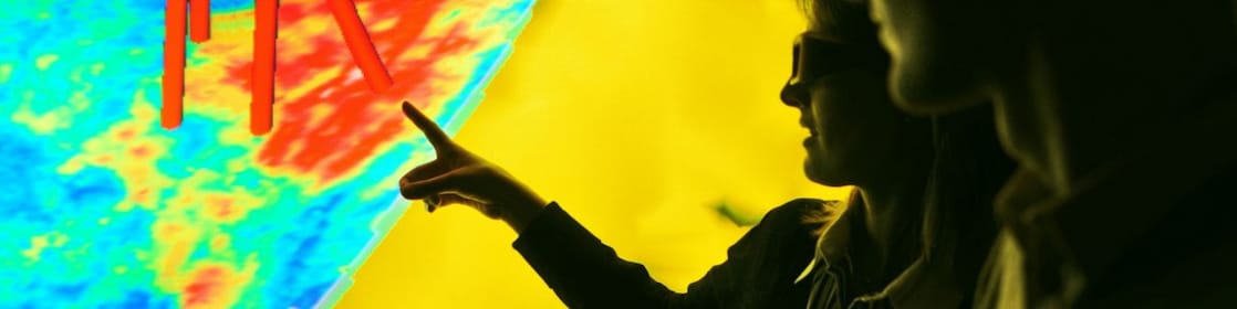 Twee mensen bestuderen een diagram