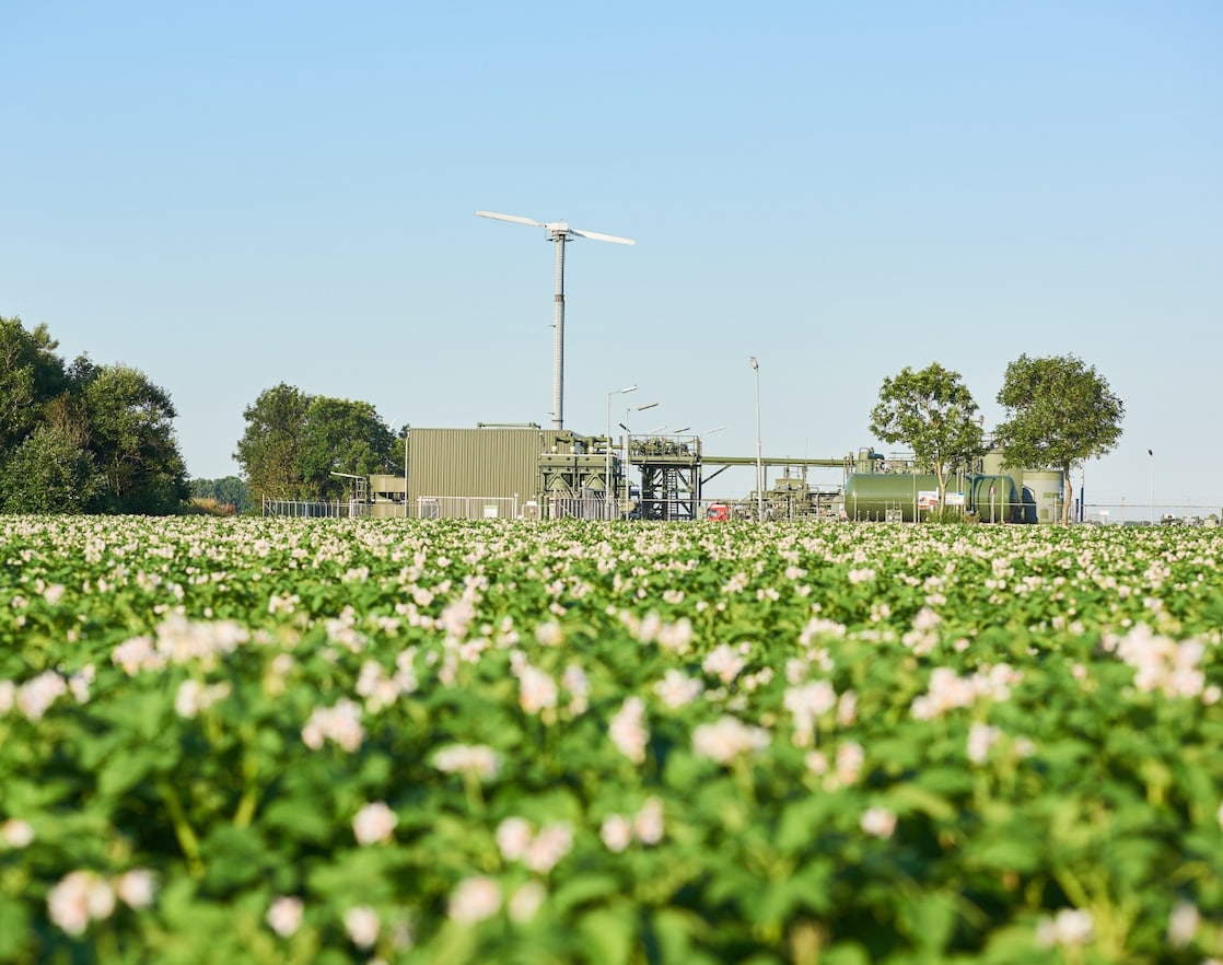 Gaswinningslocatie in landschap