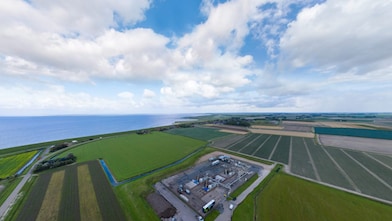 Luchtfoto van winningslocatie in waddengebied