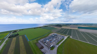 Luchtfoto van winningslocatie in waddengebied