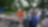 Man in oranje overall geeft uitleg aan groep toehoorders