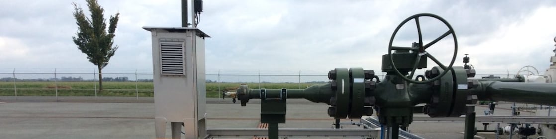 Leidingen en afsluiter op een gasveld