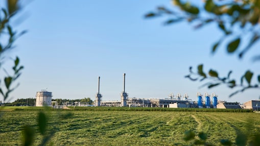 In de verte een winningslocatie