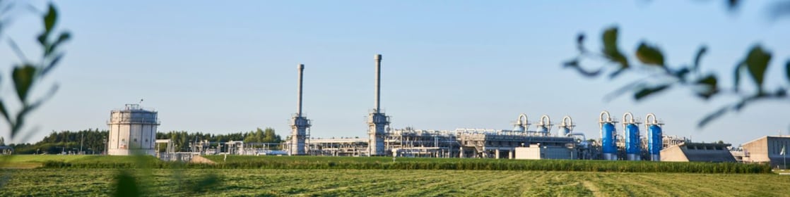 In de verte een winningslocatie