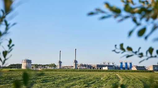 In de verte een winningslocatie